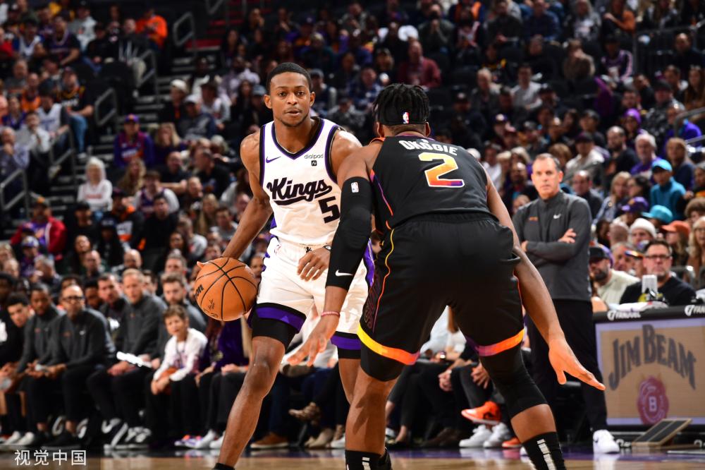 现他对足球 现他对足球